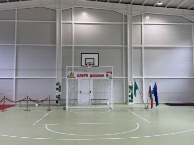 зала - ОУ Св. Св. Кирил и Методий - Яхиново