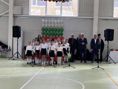 зала - ОУ Св. Св. Кирил и Методий - Яхиново